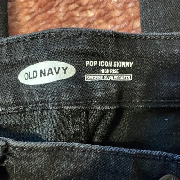 Old Navy Pop Icon Skinny High Rise Ripped Black Jeans Women’s 14P - Picture 4 of 4